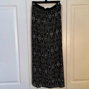 Patterned Charlotte Russe maxi skirt with slit